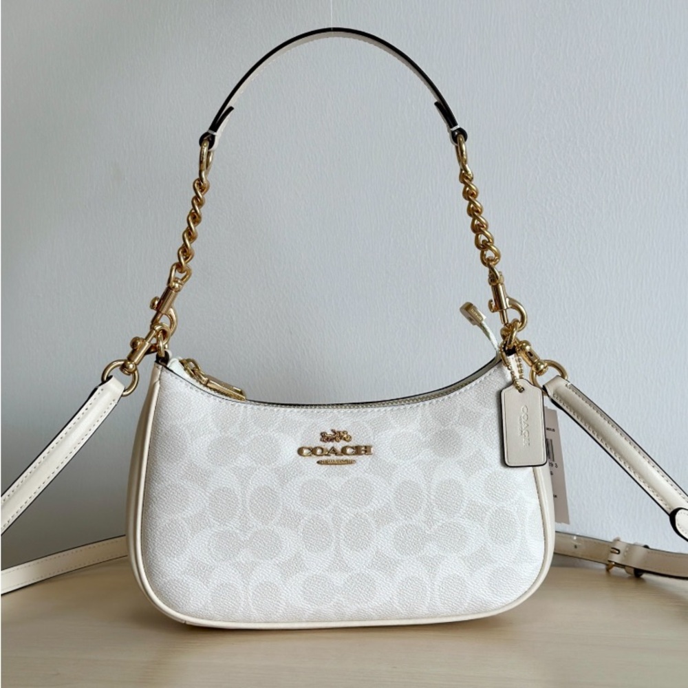 Coach Teri Shoulder Bag In Signature Canvas CA933